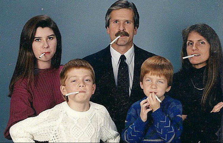 21 Awkward Family Photos That Will Crack You Up