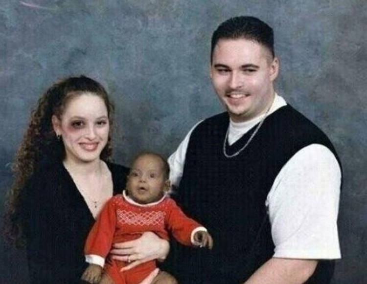 21 Awkward Family Photos That Will Crack You Up