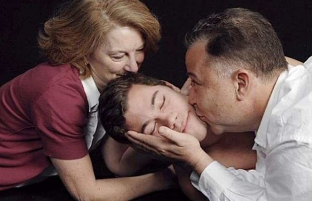 21 Awkward Family Photos That Will Crack You Up