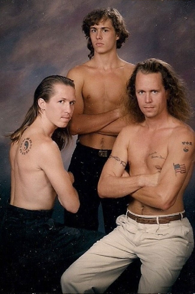 21 Awkward Family Photos That Will Crack You Up