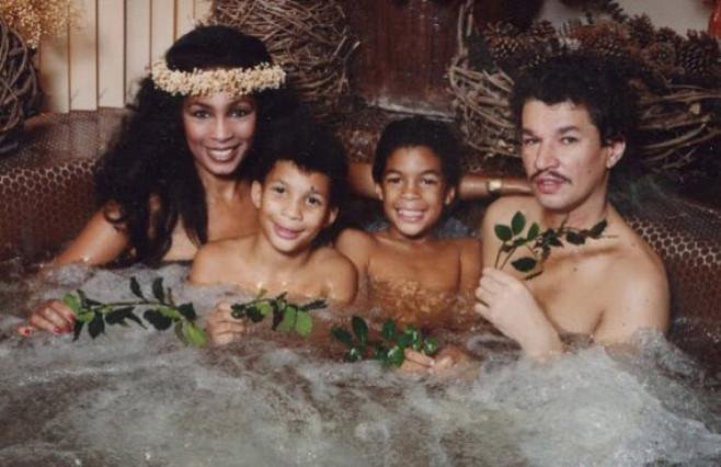 21 Awkward Family Photos That Will Crack You Up