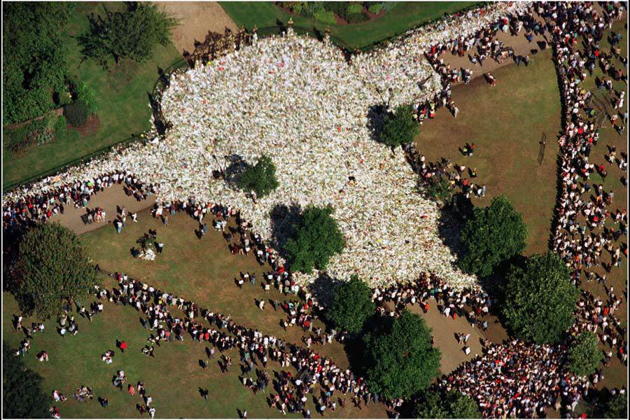 An aerial view of the flowers left outside Buckingham palace after the death of Princess Diana, 1997.