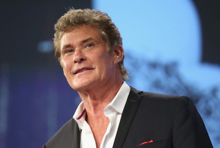 Airlines don’t like to serve drunk or unruly passengers. In fact, they’ll physically restrain or remove passengers who get too disorderly. David Hasselhoff found that out the hard way when British Airways left him at Heathrow for showing up too drunk for an early-morning flight.
