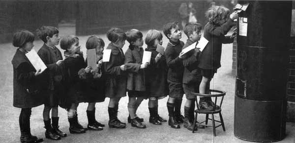 Children line up to send letters to Santa in England in 1926.
