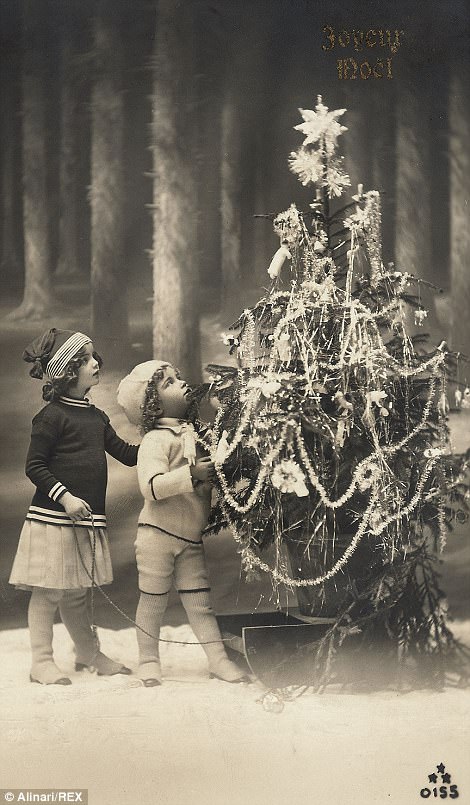 A French postcard for Christmas in 1910.