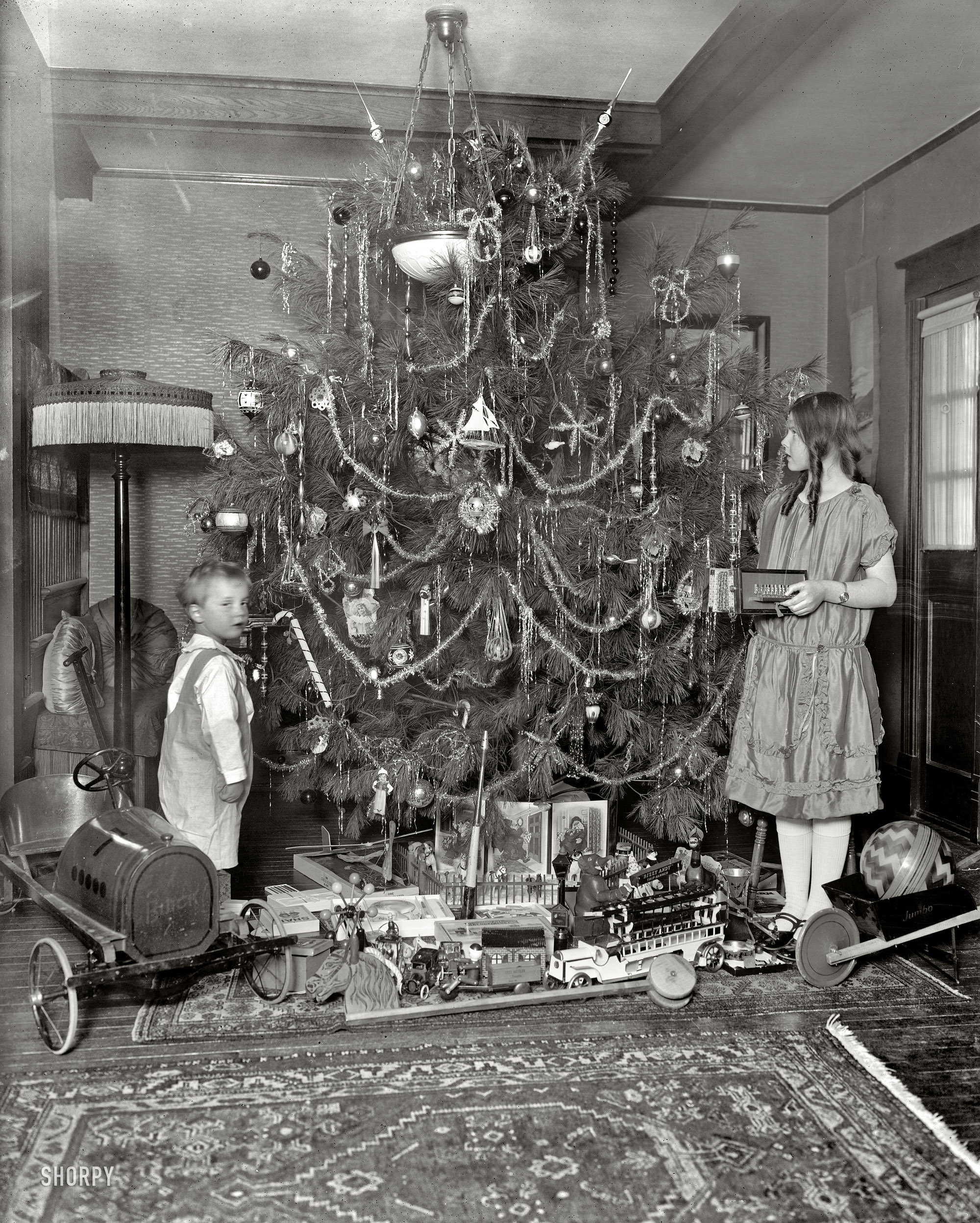 Opening gifts for Christmas in 1920.