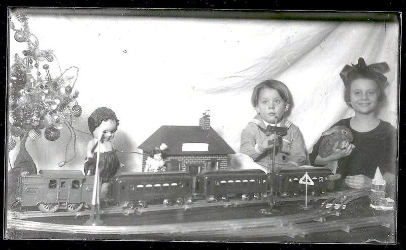 Children show off their new toys in 1922.