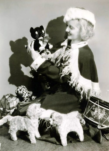 Bette Davis doing a Christmas shoot in 1935.