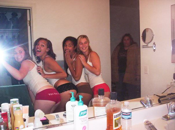 25 Pics Of People Who Should've Checked Their Backgrounds Before Talking A Photo