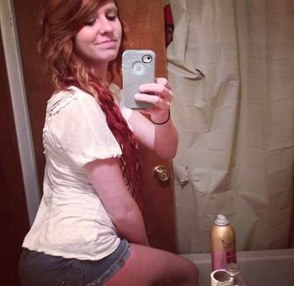 25 Pics Of People Who Should've Checked Their Backgrounds Before Talking A Photo