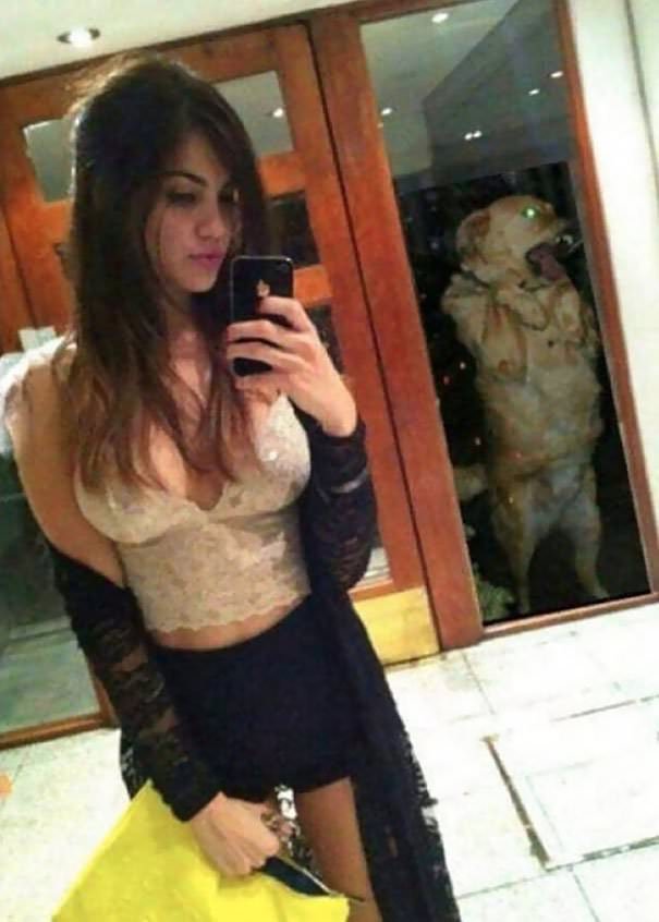 25 Pics Of People Who Should've Checked Their Backgrounds Before Talking A Photo