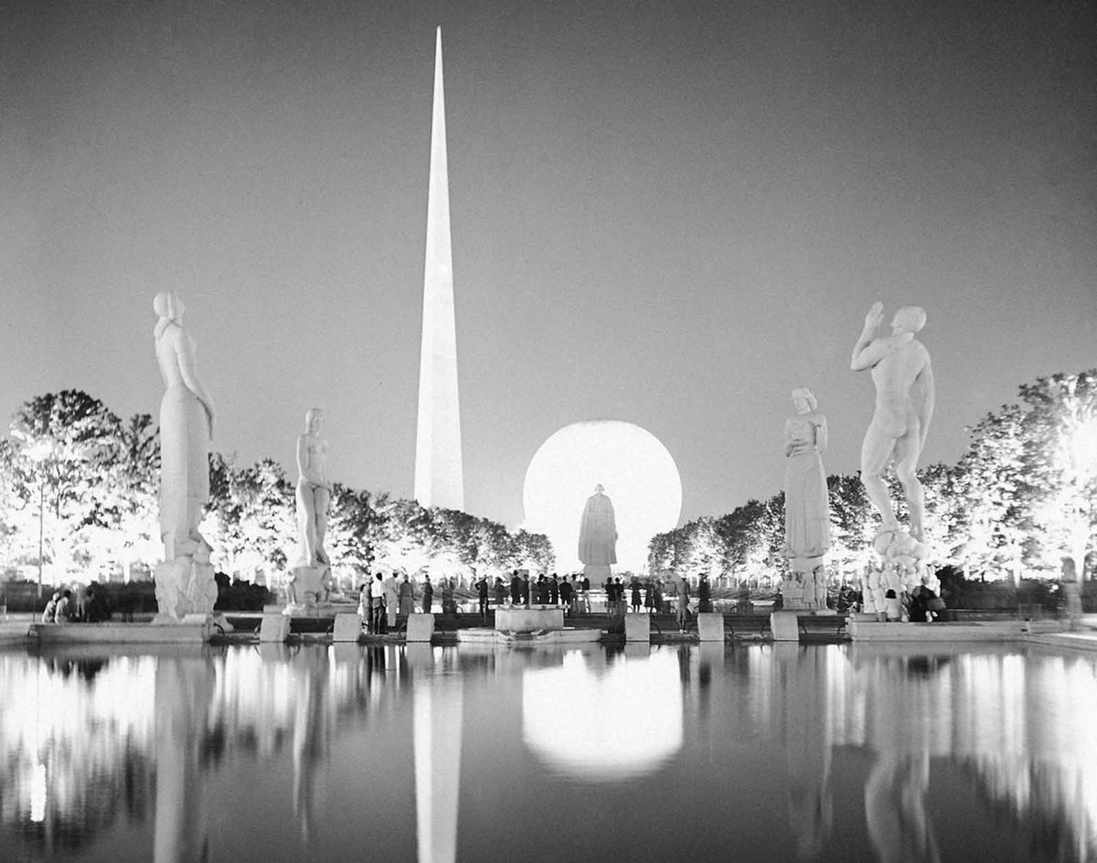 New York World’s Fair – July 7, 1939 – World of Tomorrow Lagoon