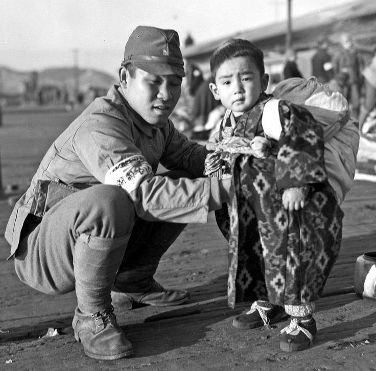 A Japanese soldier says goodbye to his son as he heads back to Japan after the war has ended in 1945. His son is with a Korean wife, but since he was in the imperial army and she is a Korean citizen, he is being sent back to Japan, away from his family. This was how it was with all other Japanese soldiers that were stationed in Korea. Personal requests involving established mixed families in Korea was ignored, despite Korea being part of Japan for 35 years, from 1910 to 1945, which of course caused many cases of integrated families.
