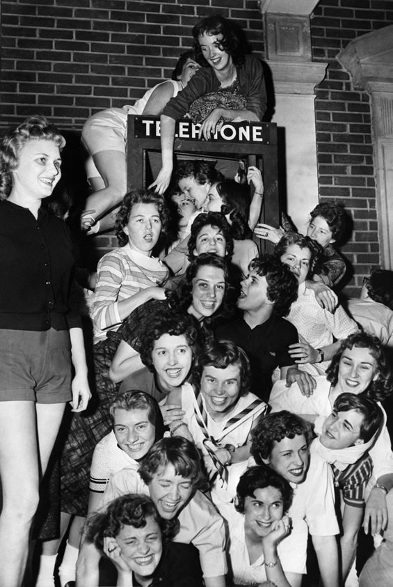 26 Sorority girls attempt to cram into a single phone booth at Memphis State University, TN, US in 1959. In the late 1950s, early 1960s, this unique college craze hit campuses where people tried to fit as many people into a phone booth as possible. Some would record the event and send it into magazines, where Life and Time Magazine would publish it, piggy backing onto the odd craze.