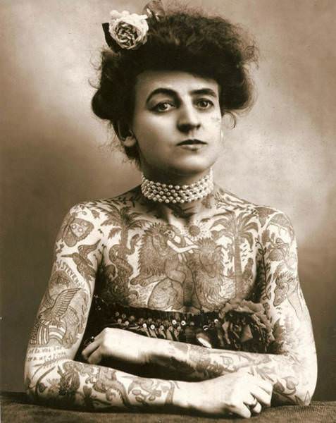 Maud Wagner, the first known female tattoo artist, also covered her own body with tattoos. (1907)