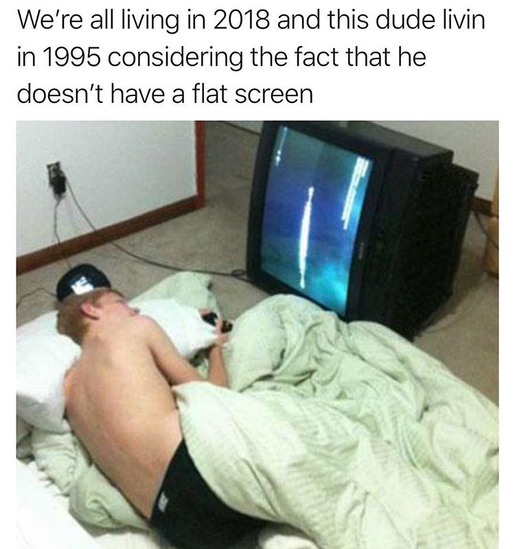 watching tv funny - We're all living in 2018 and this dude livin in 1995 considering the fact that he doesn't have a flat screen