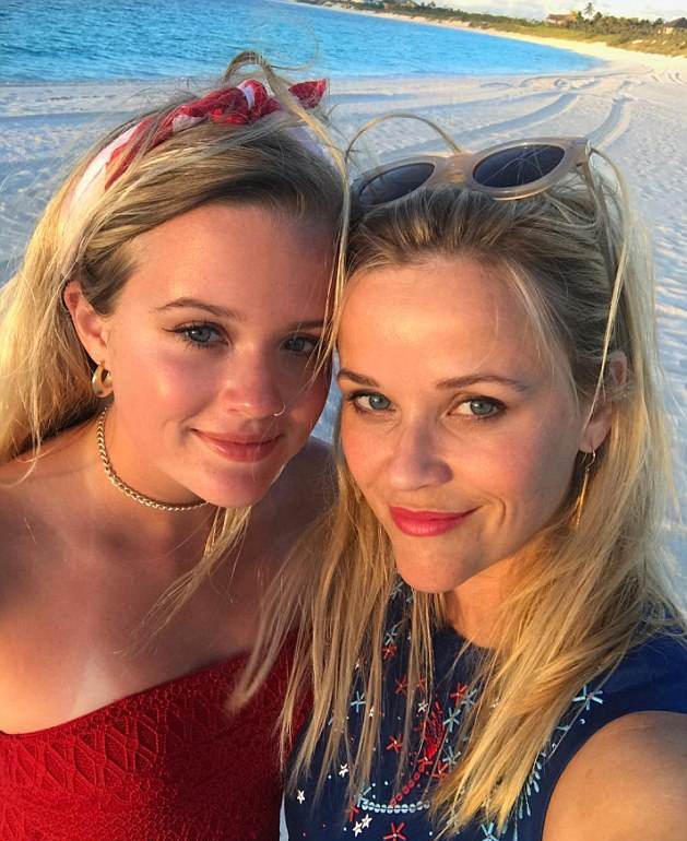 Reese Witherspoon and her daughter Ava Elizabeth Phillippe.