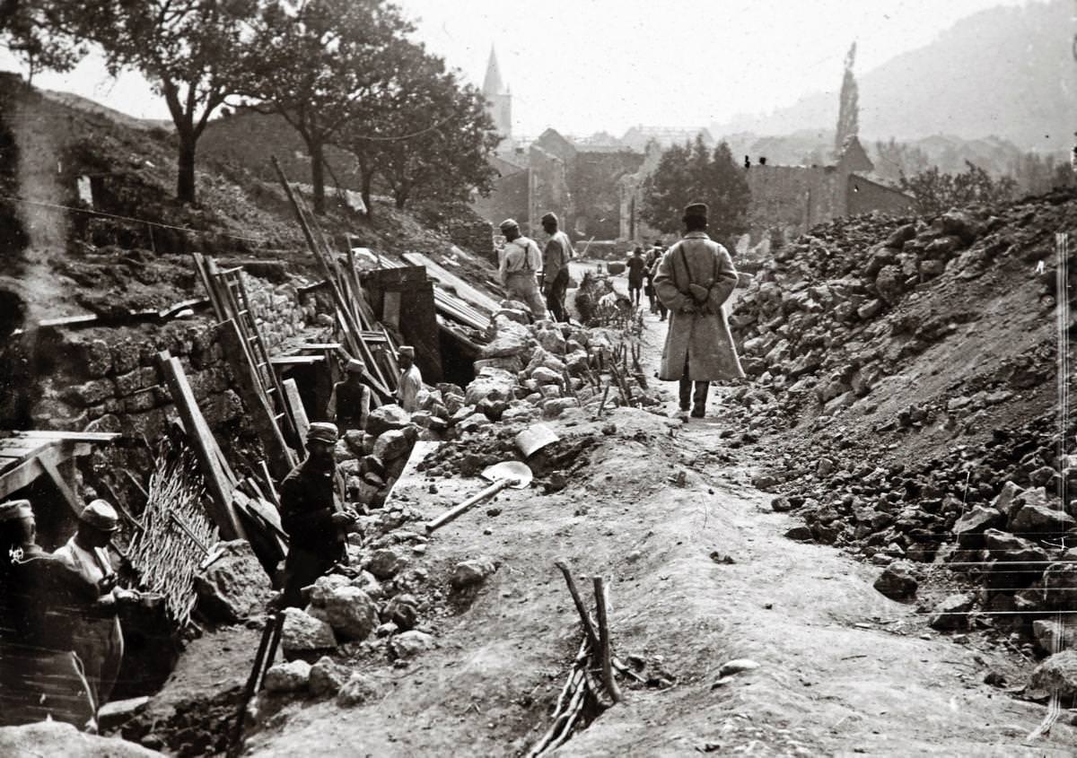 French soldiers build shelters at Saint-Agnant-sous-les-Cotes in eastern France in 1915. Shelling locations during sieges in WWI was a major strategy. Soldiers often built complex trenches, with many underground areas for shelter during times of being shelled. These shelters also led to the forward trenches, allowing troops under cover to move to and from key areas near the front. This was not uncommon in many areas during much of the stalemate of the battles at the Western front in WWI.