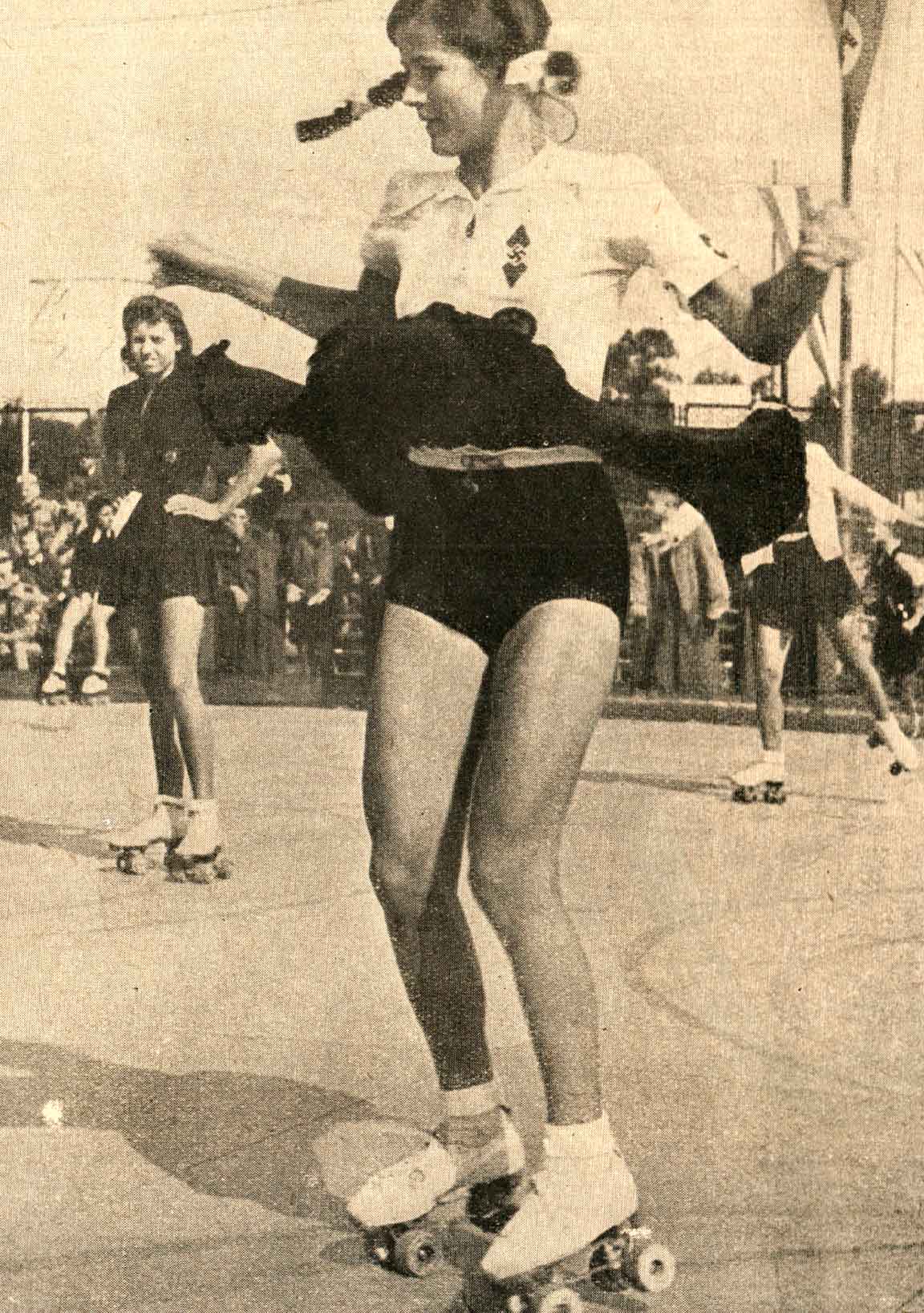 Girls rollerskating in Berlin, 1940.