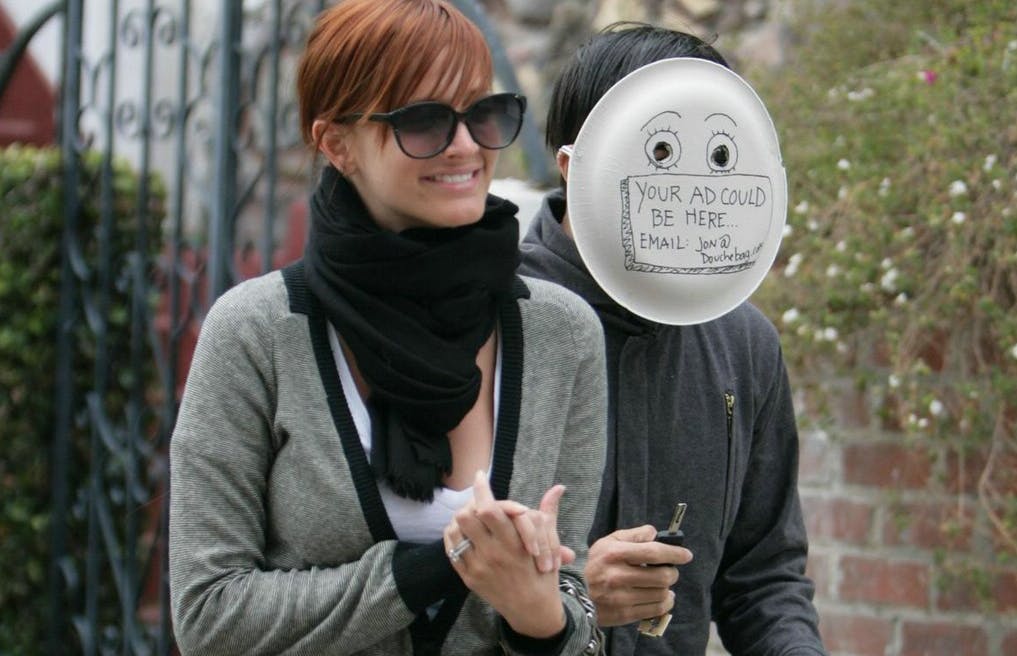 Pete Wentz had enough when he and Ashlee Simpson were surrounded by paparazzi and did this.