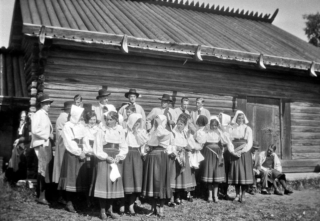 The choir sets to perform in Mora, Dalarna, Sweden in 1931.