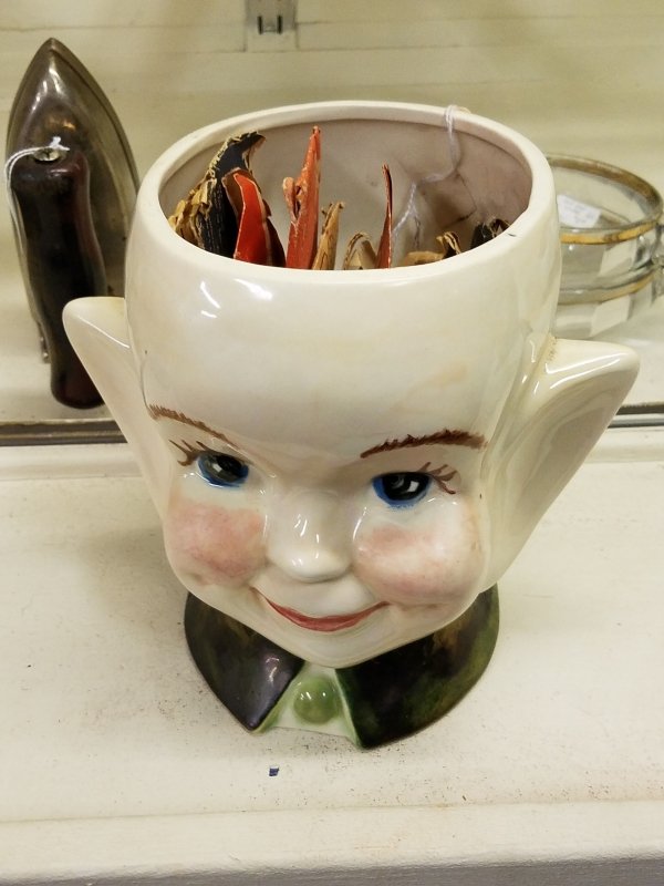 28 People Share Their Most WTF Thrift Shop Finds