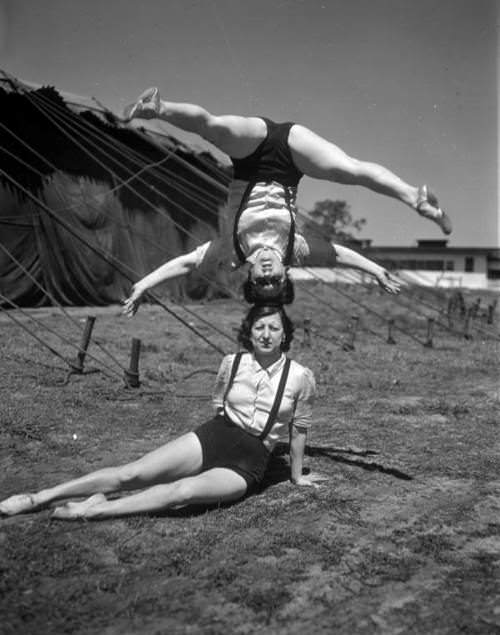 19 Creepy Circus Photos That Might Make You Afraid Of Clowns