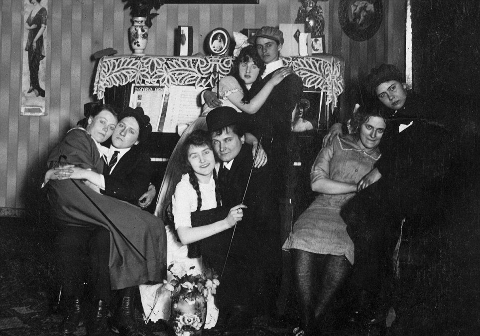 Lesbian couples pose for a picture in London, England in 1910.