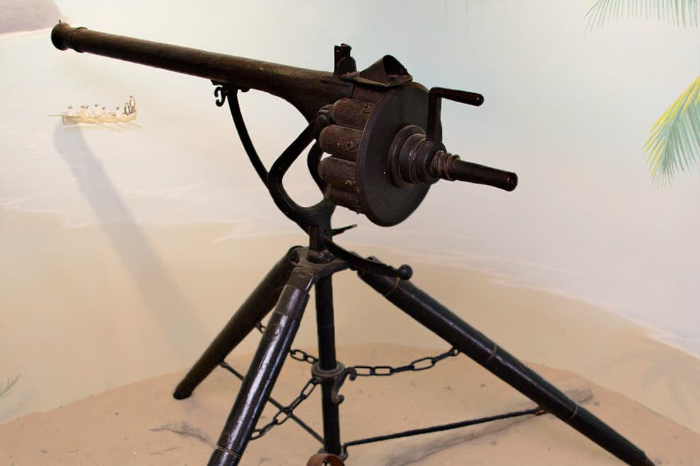 Puckles machine gun- shot square bullets. Country of origin: United Kingdom 1718. James Puckle patented "The world's first machine gun". But the weapon was primitive and simply consisted of a huge gun mounted on a tripod. The word "machine gun" is connected today with automatic weapons. The weapon could only fire nine rounds per minute, but it was impressive compared to other guns at this time, which could only fire three rounds per minute. The weapon could fend off both round and square ammunition. The round bullets should be used against Christian enemies, while the square should be used against Muslim Turks. The reason was that square caused greater damage. Puckle said in the patent application that this would "convince the Turks about the benefits of Christian civilization."