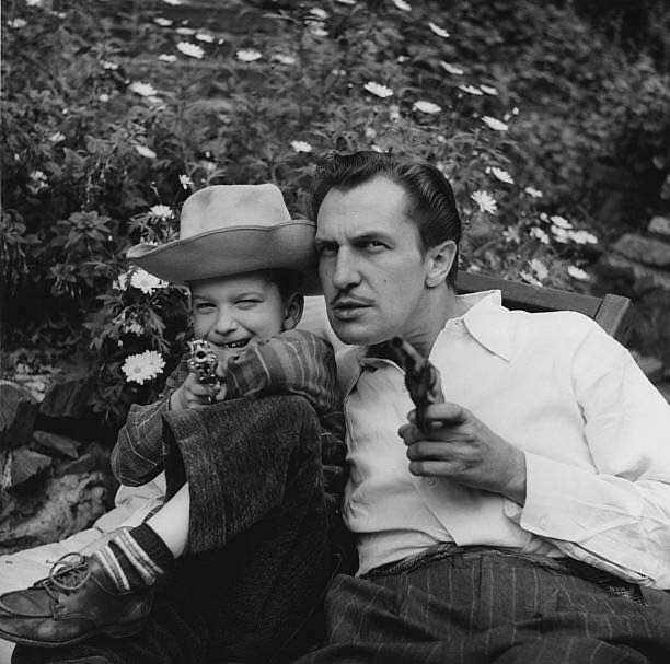 Vincent Price with his son Vincent Barrett Price, about 1946.