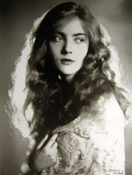 Dorothy Mackaill in 1923.