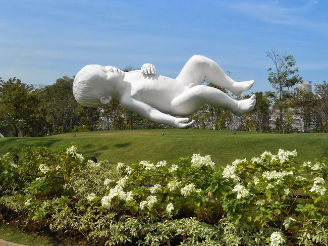 26 Statues from Around the World That Honor... Well, I Don't Know WTF They Honor