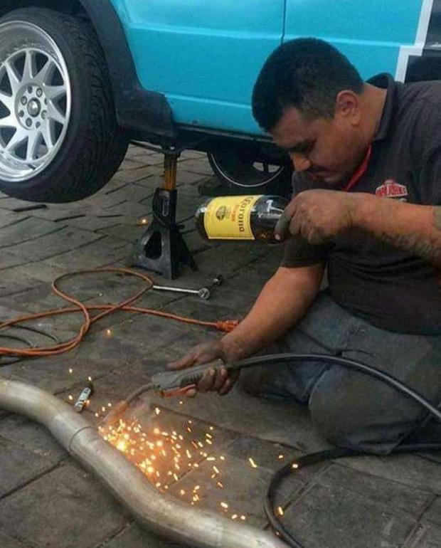 21 Pics Of Safety Violations That Will Almost Make You Hear The Ambulance