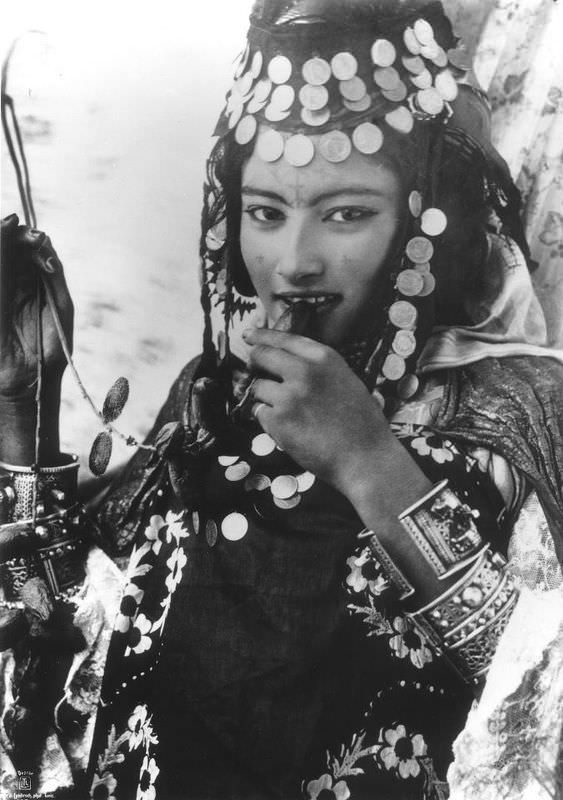 A woman from Algeria in 1910.