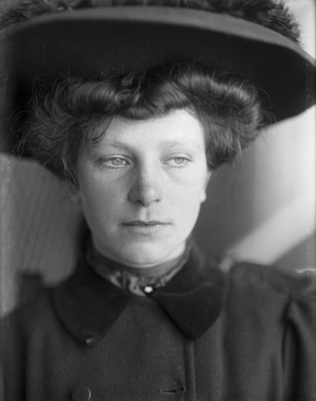 A woman from Ireland in 1907.