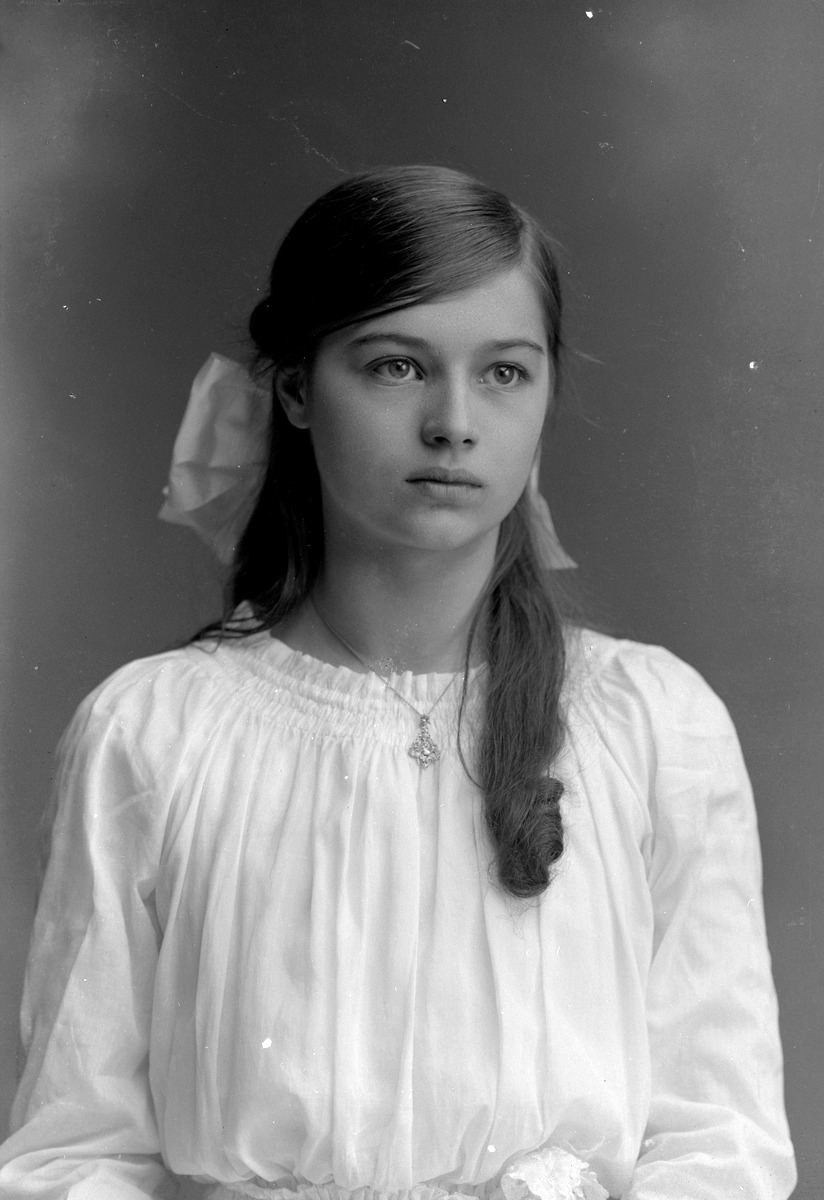 A girl from Sweden in 1916.