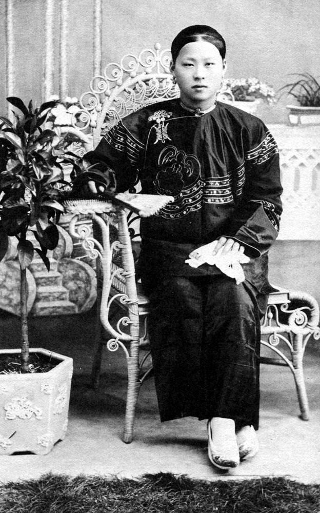 A woman from China in 1900.