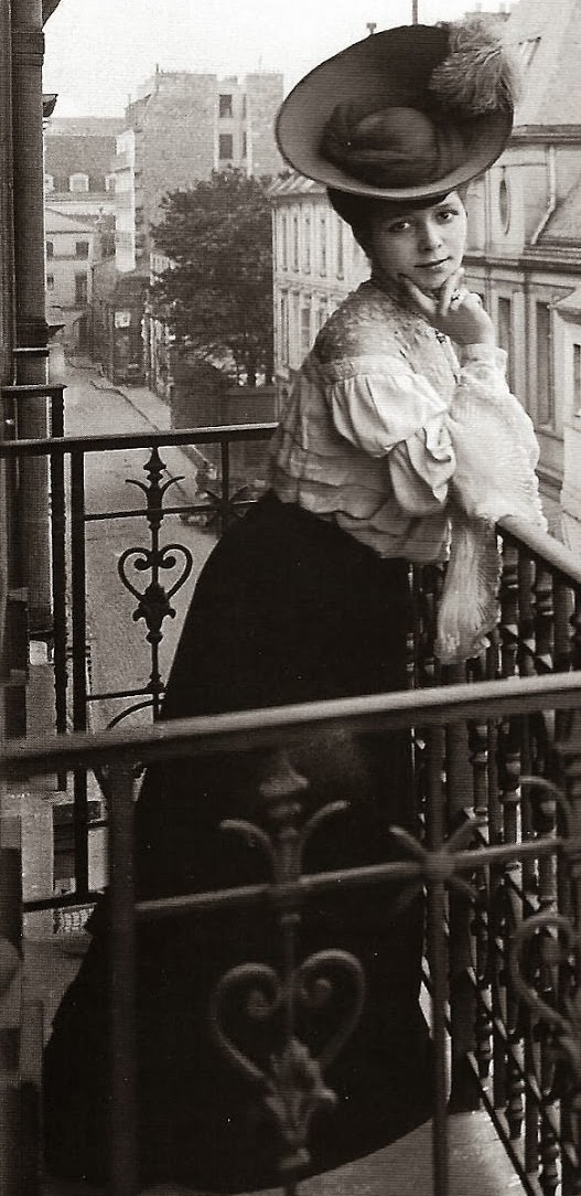 A woman from France in 1902.