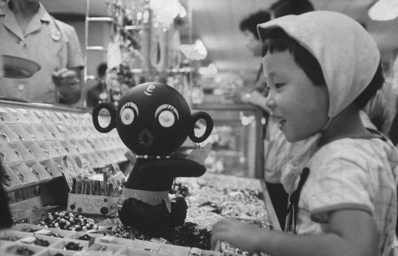 A child stylizes her Dakko Chan doll in Japan in 1960.