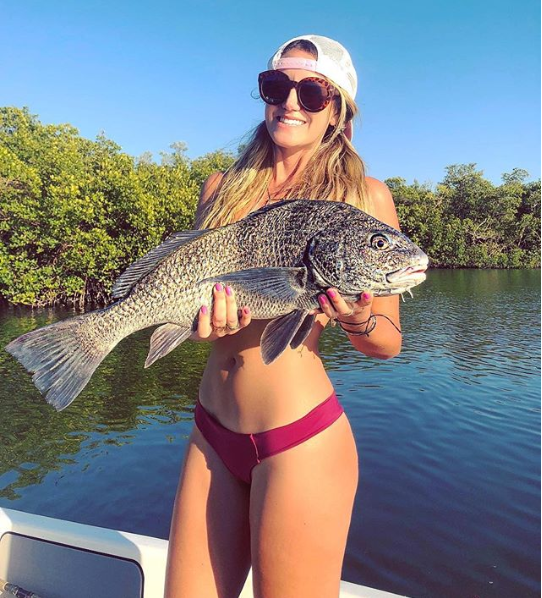 47 Great Pics Of Fish And Babes That Will Turn Your Wednesday Into Wetness-day