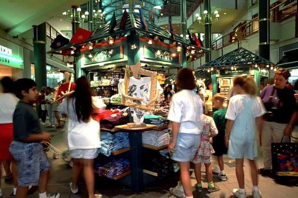 Fascinating Photos Of Malls In The 90s Will Bring You Back To Your Childhood