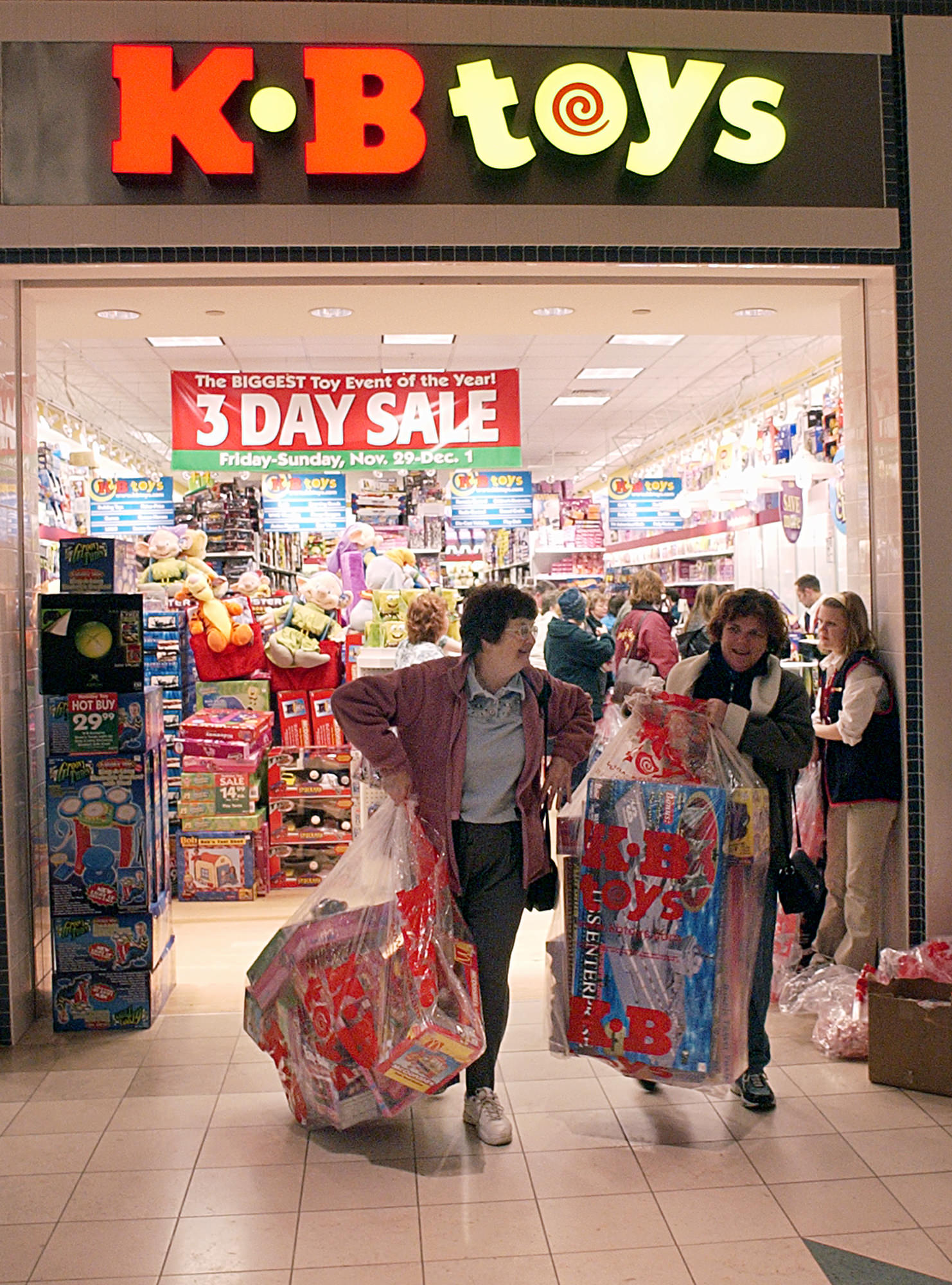 Fascinating Photos Of Malls In The 90s Will Bring You Back To Your Childhood