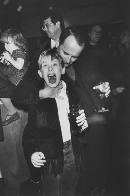 Joe Pesci messing around with Macaulay Culkin at an after party for the film Home Alone in 1990.