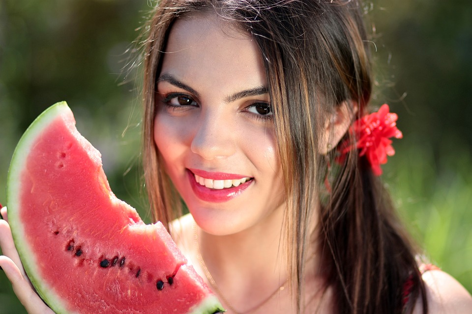 17 Girls With Their Watermelons To Give You A Taste Of Watermelonday Ftw Gallery Ebaum S World