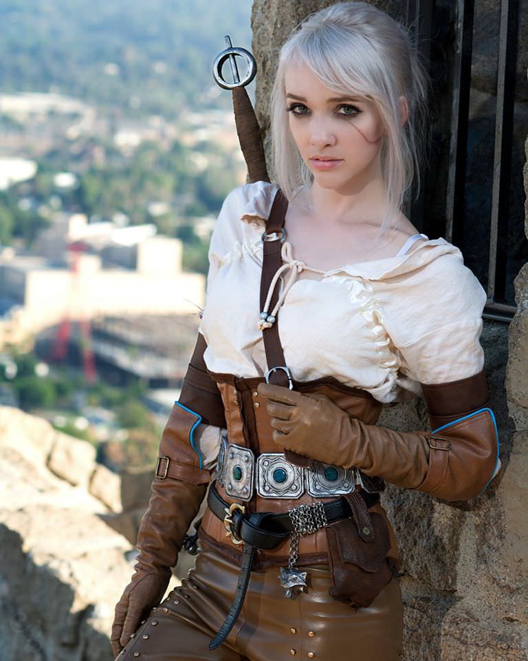 30 Cosplays Sure to Get Your Hands Busy