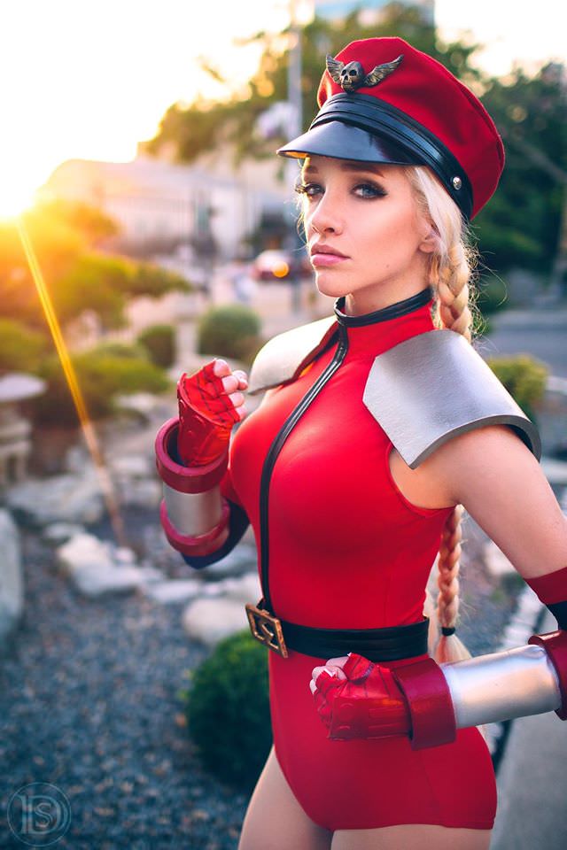 30 Cosplays Sure to Get Your Hands Busy