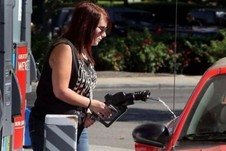 oregonians pumping their own gas