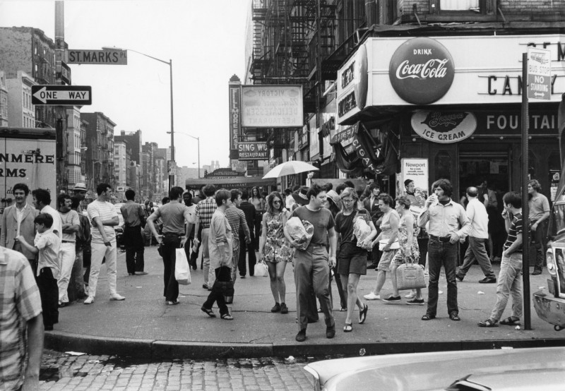 August 2 1969. New York, corner of Second Avenue. Photo Fred W. McDarrah.