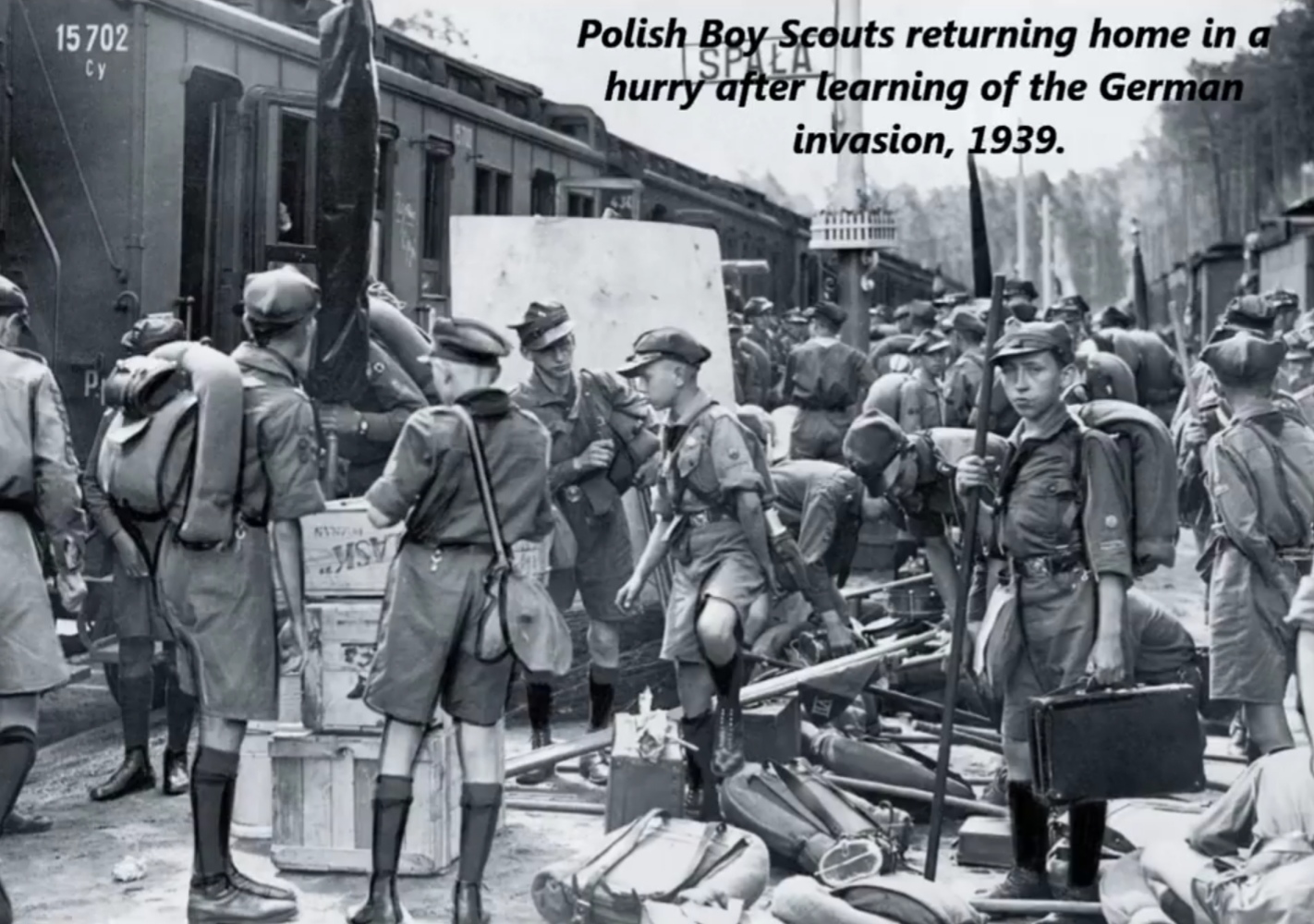 15702 Polish Boy Scouts returning home in a hurry after learning of the German invasion, 1939. Ttt