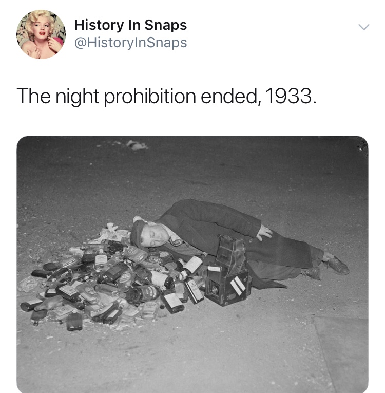 history photo - end of the prohibition 1933 - History In Snaps The night prohibition ended, 1933.